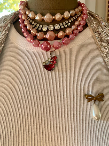 Bow & faux pearl brooch