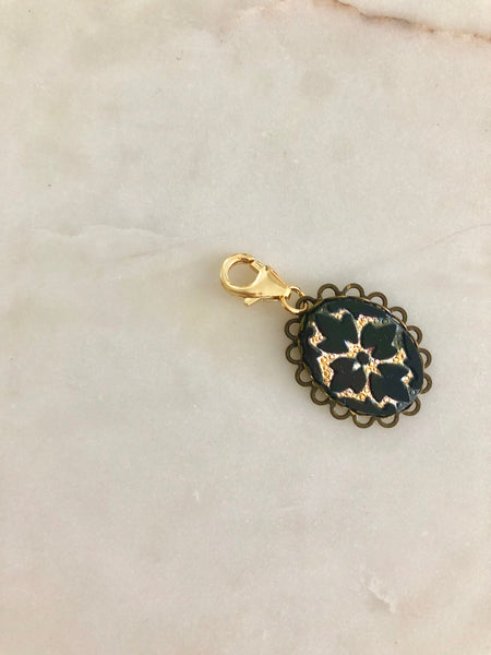 Charming: Intricate vintage